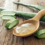 aloe-vera-gel-on-wooden-spoon-1